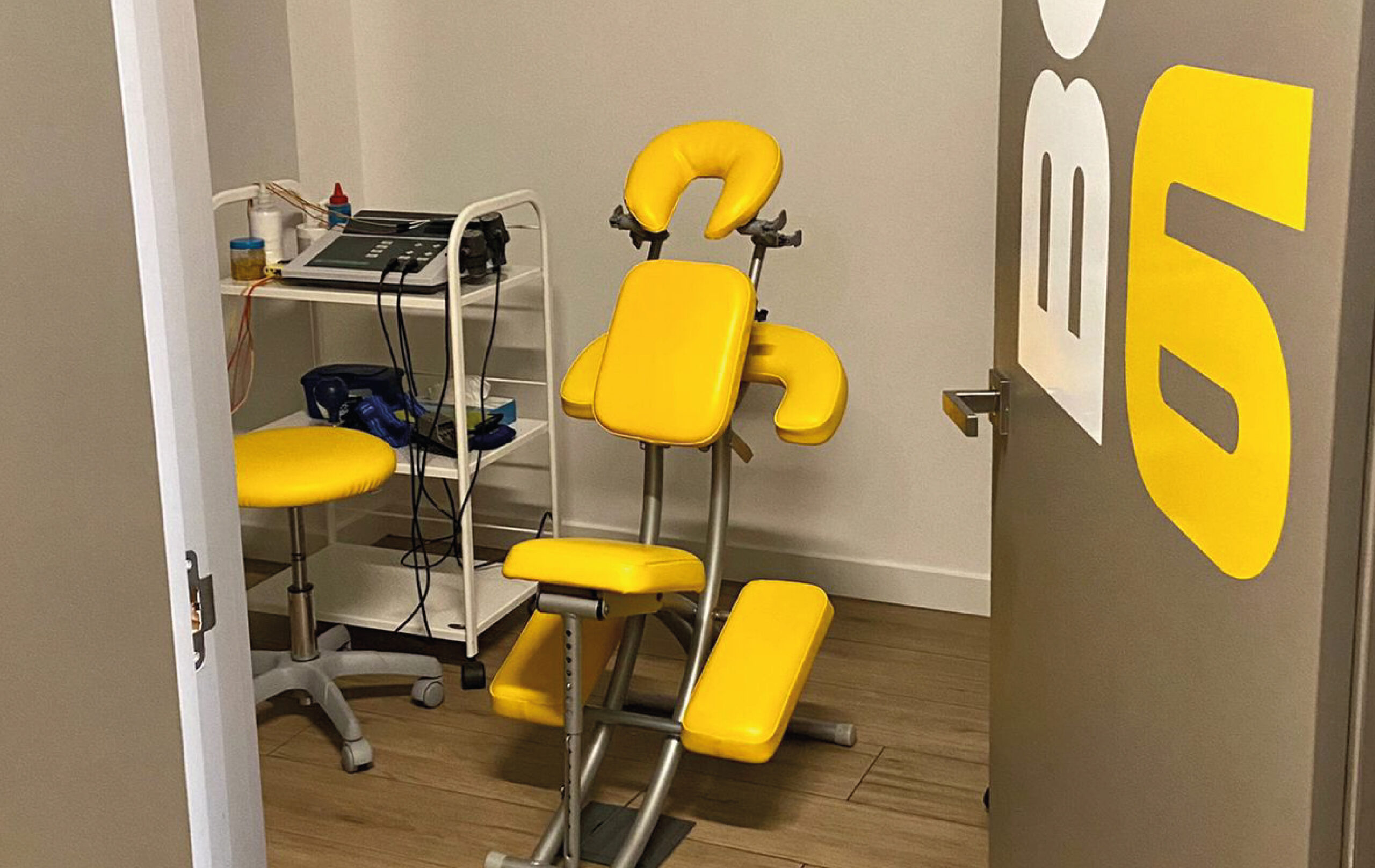 Asiento ergonómico en sala consulta